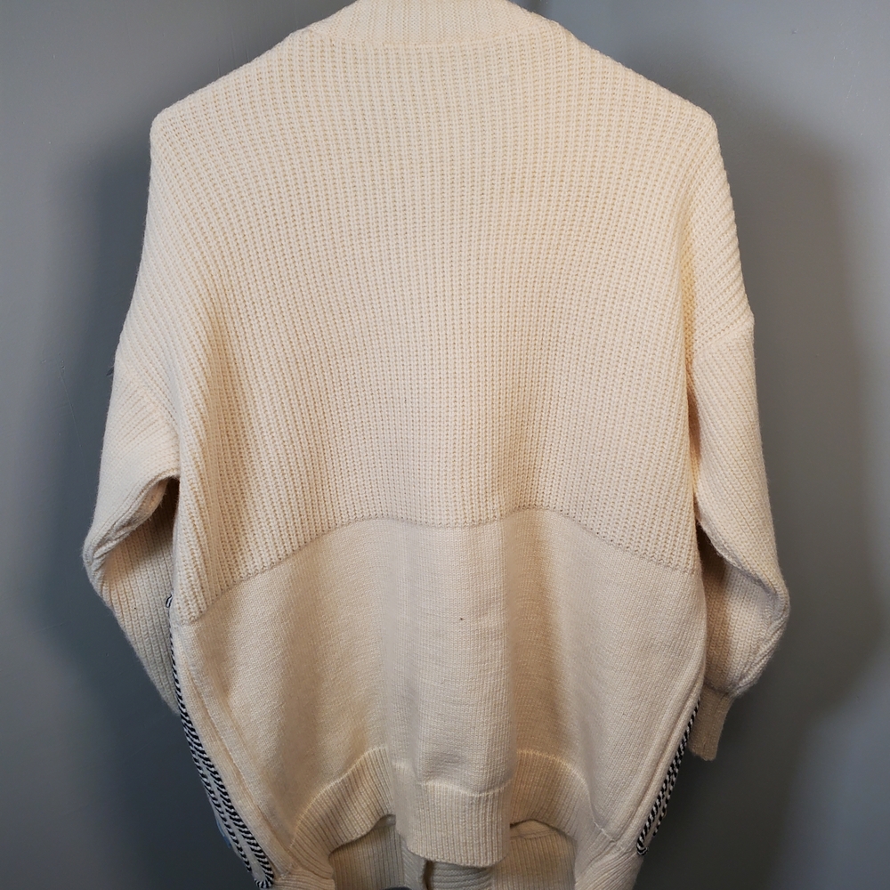 Elegant Cream and Blue Women's Cardigan - Picture 9 of 9
